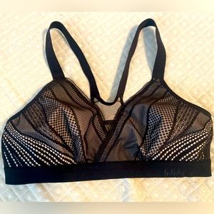 • Lululemon Bra • New without Tags • Size: 36C